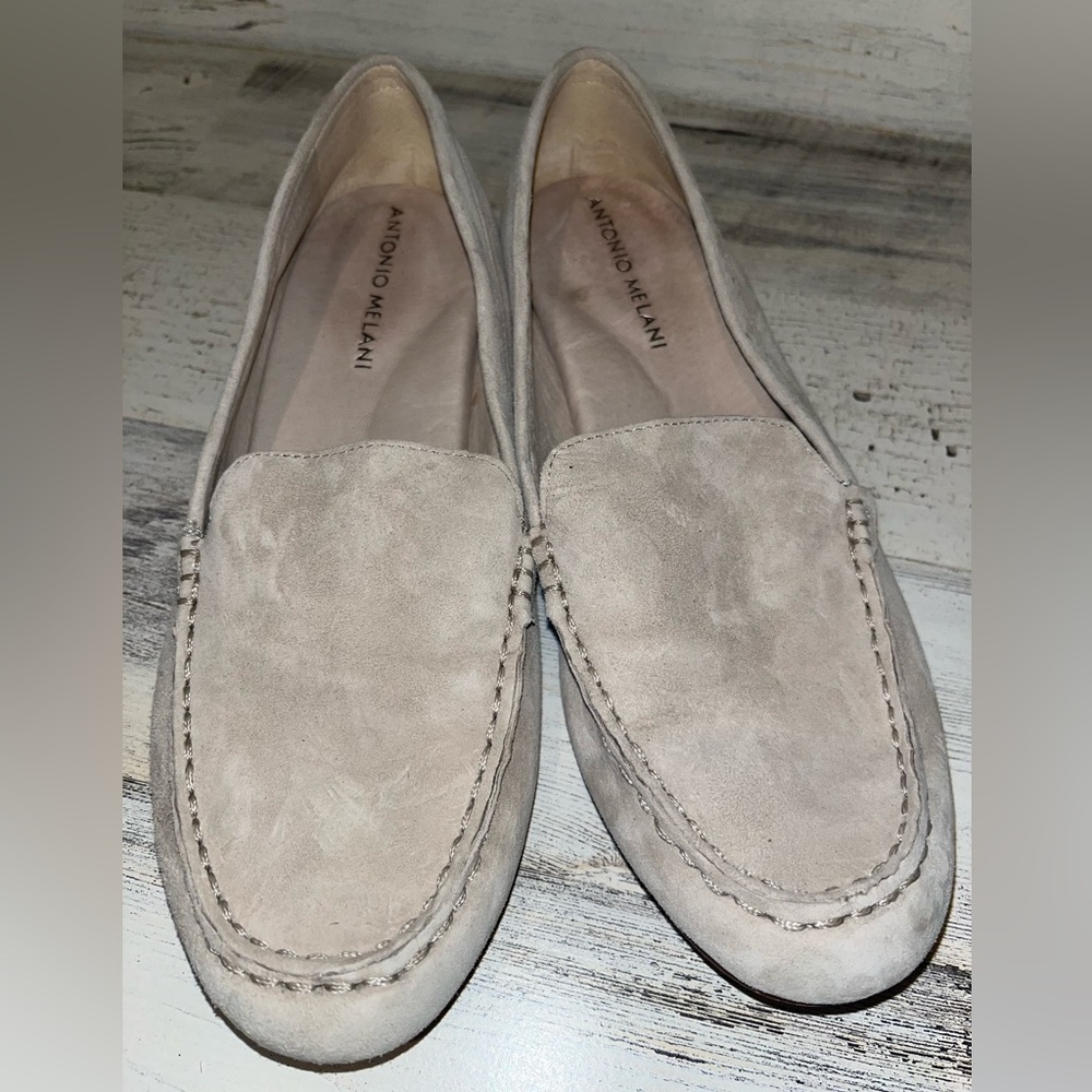 Antonio Melani ~ off white flats